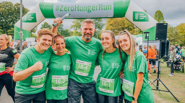 Die Promi-Staffel mit Simon Böer und den Influencer-Zwillingen Leonie und Sophie Klassen tritt beim ZeroHungerRun in Bonn an.