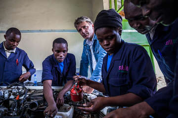 Zyprose hat im Januar eine Ausbildung als KFZ-Mechanikerin begonnen. „Ich will mein Leben verändern“, sagt sie, „Deshalb mache ich die Ausbildung.“