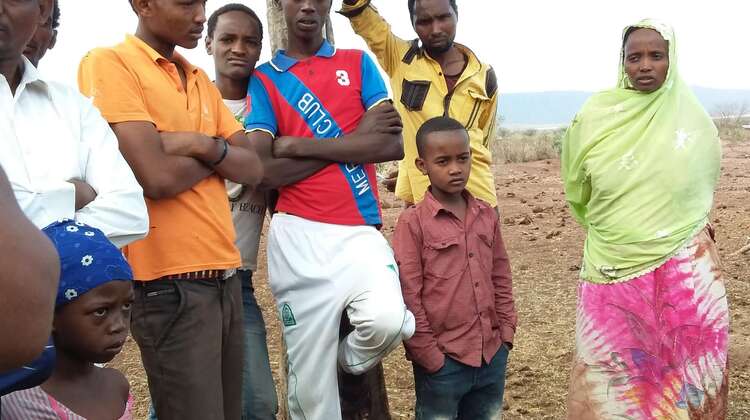 Betroffene am Horn von Afrika Eine Gruppe von Menschen unterschiedlichsten Alters.