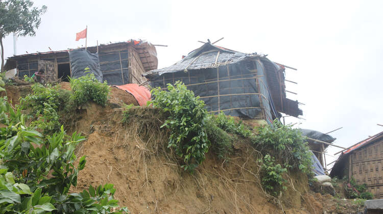2018-rohingya-bangladesch-huette-welthungerhilfe.JPG Verschiedene Hütten im Flüchtlingscamp Cox Bazaar, Bangladesch.