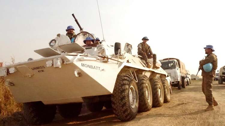 Blauhelme für Sicherheit Ein Blauhelmkontingent steht zum Schutz bereit.