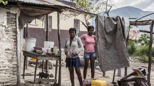 Zerstörte Häuser und Trümmer
