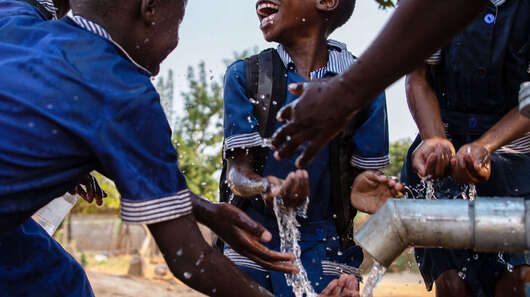 Projekt mit Wirkung: Die Verfügbarkeit von Wasser in Simbabwe hat viele nachhaltige Vorteile für die Menschen.