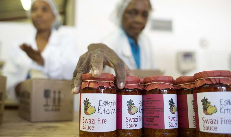 Close-up von Fairtrade-Konserven, Swasiland.