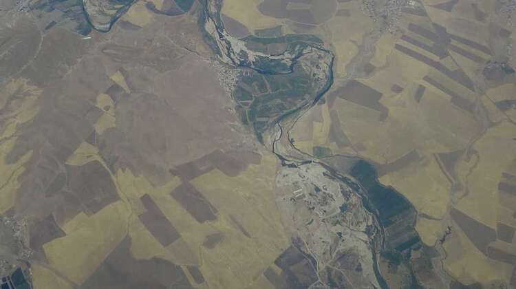 Die abgeernteten Felder aus der Luft fotografiert