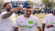 Florian Ambrosius und Pietro Lombardi beim „All Star Fußballspiel“ in Duisburg-Marxloh.