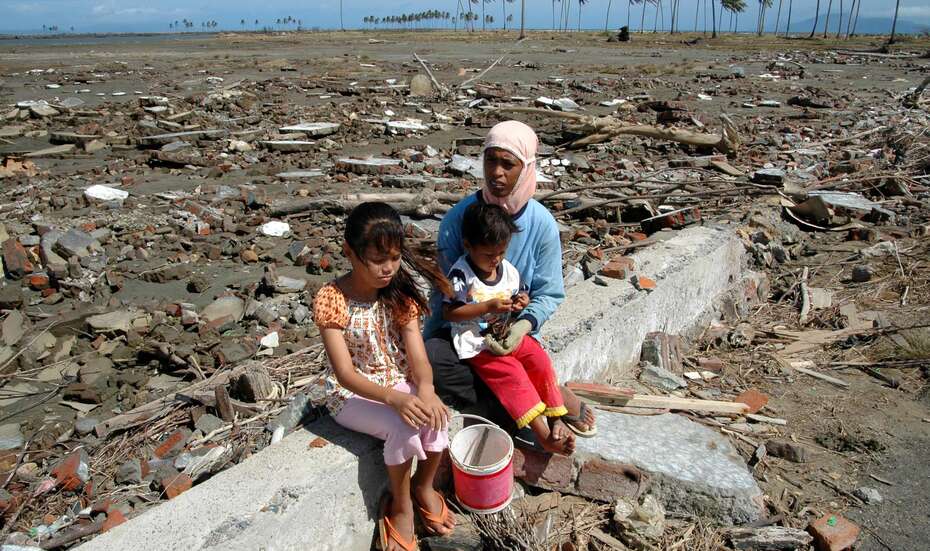 Darma Bati mit ihren Kindern