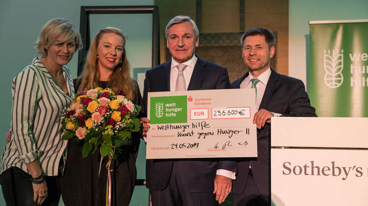 Gesine Cukrowski, Schauspielerin und Kuratoriumsmitglied Welthungerhilfe, Leonie Spiekermann, Geschäftsführerin von ARTGATE Consulting, Hajo Riesenbeck, Sprecher des Düsseldorfer Freundeskreises der Welthungerhilfe, Mathias Mogge, Generalsekretär der Welthungerhilfe