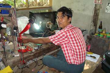 Zaw Moe bei seiner Arbeit.