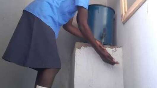 Während der Periode sind saubere und funktionierende Toiletten besonders wichtig.