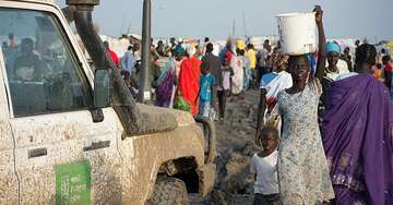 2016 evakuierung markt symbol suedsudan Die Zeiten des Waffenstillstands nutzen die Menschen, um Besorgungen zu machen. © Roland Brockmann