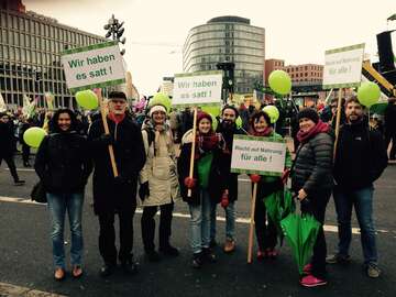 Welthungerhilfe-Mitarbeiter bei der Demo