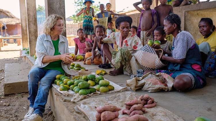 2016 Prominente Michaela May Madagaskar Michael de Boer Actionpress fuer Bauer Stars and Stories Exkl.: Fotoreportage bei Projekten der Welthungerhilfe in Madagaskar
