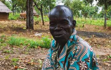 Flüchtling Taban in seinem Garten.