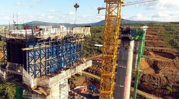 Kenya_Bridge_Nairobi-Naivasha.jpg Bild von einer Baustelle.