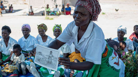 Wasser muss dauerhaft gesichert und der Zugang zu sauberem Trinkwasser zur Grundversorgung der Menschen weltweit ermöglicht werden. Dabei helfen Gesundheitsclubs wie hier in Malawi.