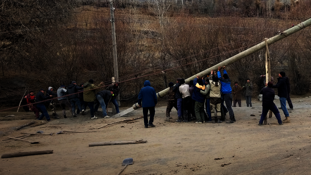 Das Projekt der Welthungerhilfe stärkt die Entwicklung der abgehängten Dörfer: Mit Wasserkraftwerken und Solarenergie entsteht ein dezentrales Stromnetz.