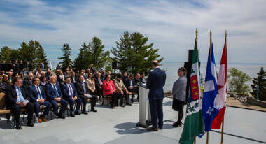 Der kanadische Familienminister hält eine Rede auf der Terrasse des Hotels Fairmont le Manoir Richelieu in Malbaie, Kanada