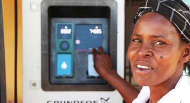 Digitales Bezahlsystem: So geht Wasserholen im Ngakaa Water Project in Makueni County, Kenia.