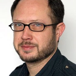 Porträtbild von Chris Hartmann