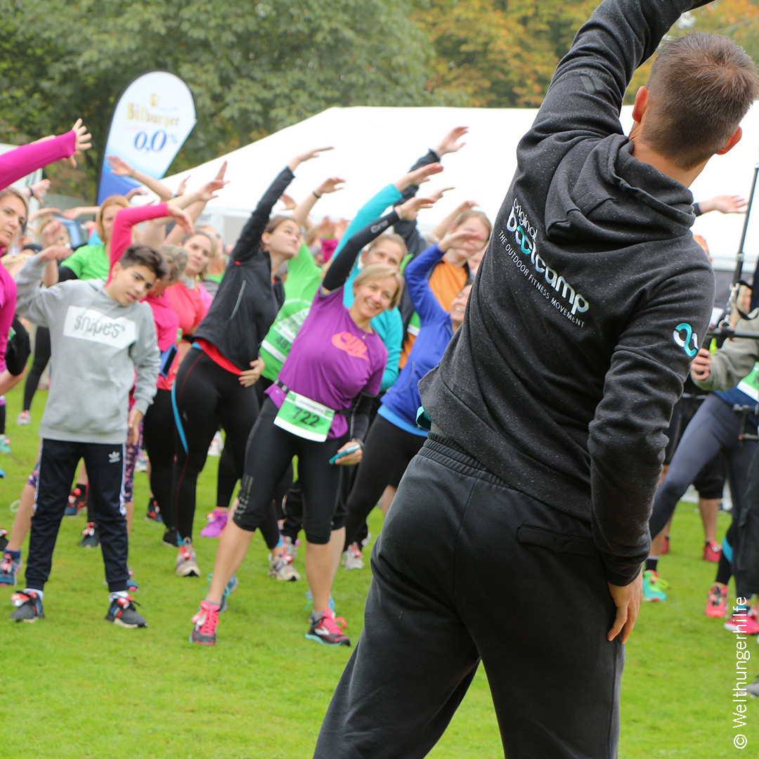 Warmup zum ZeroHungerRun in Bonn mit dem Original Bootcamp.