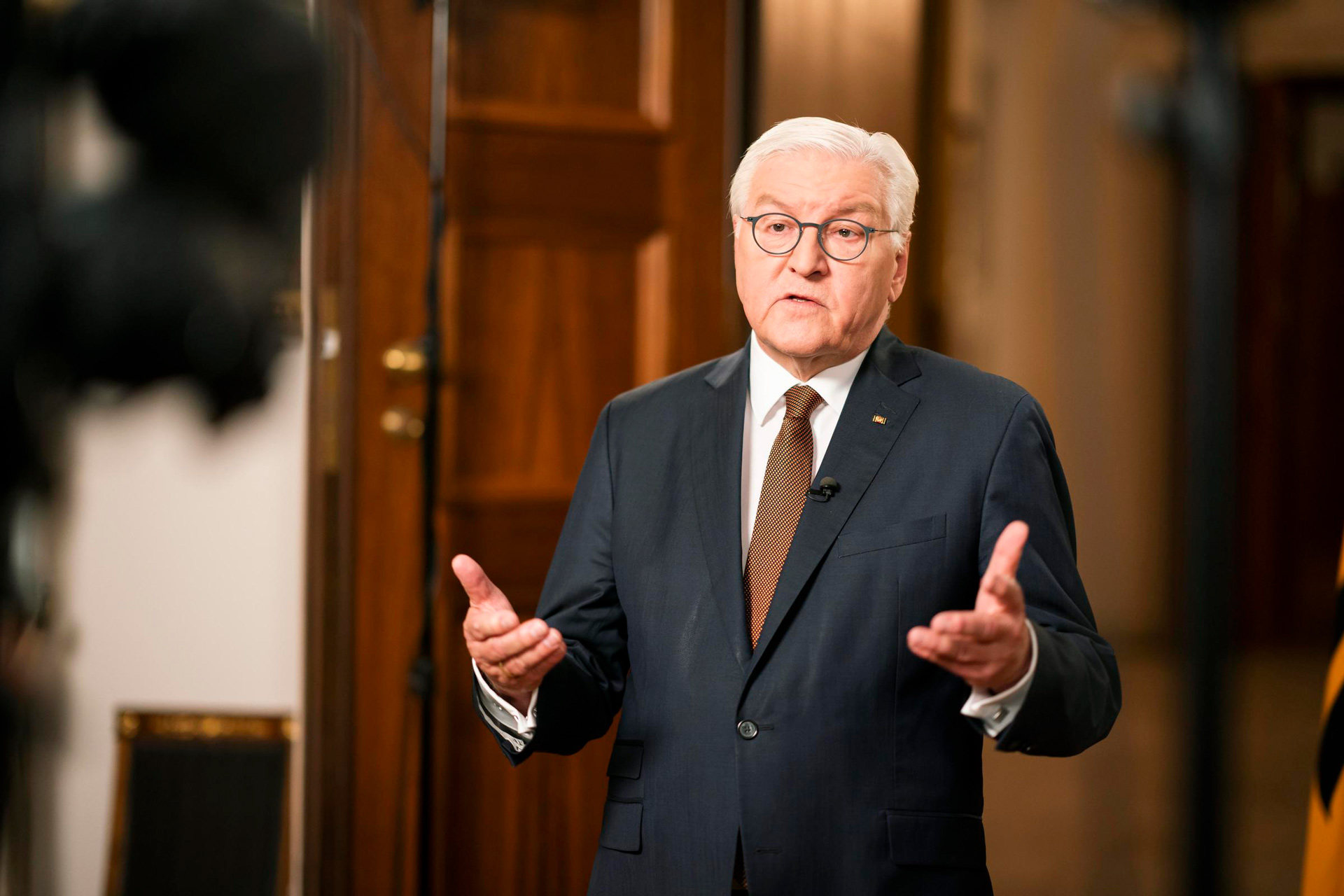 Bundespräsident Frank-Walter Steinmeier während der Fernsehansprache zur Eröffnung der Woche der Welthungerhilfe.