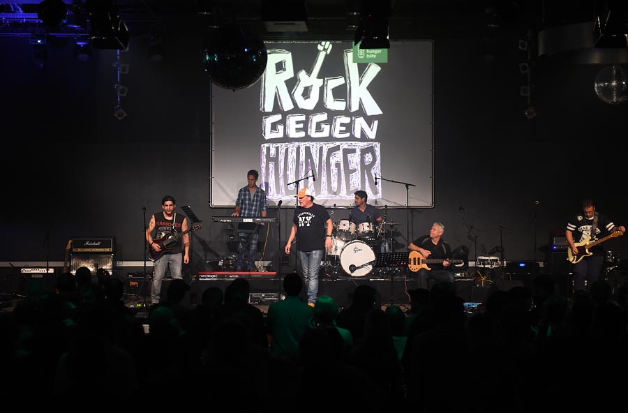 Eine Band bei Rock gegen Hunger, Düsseldorf 2016.