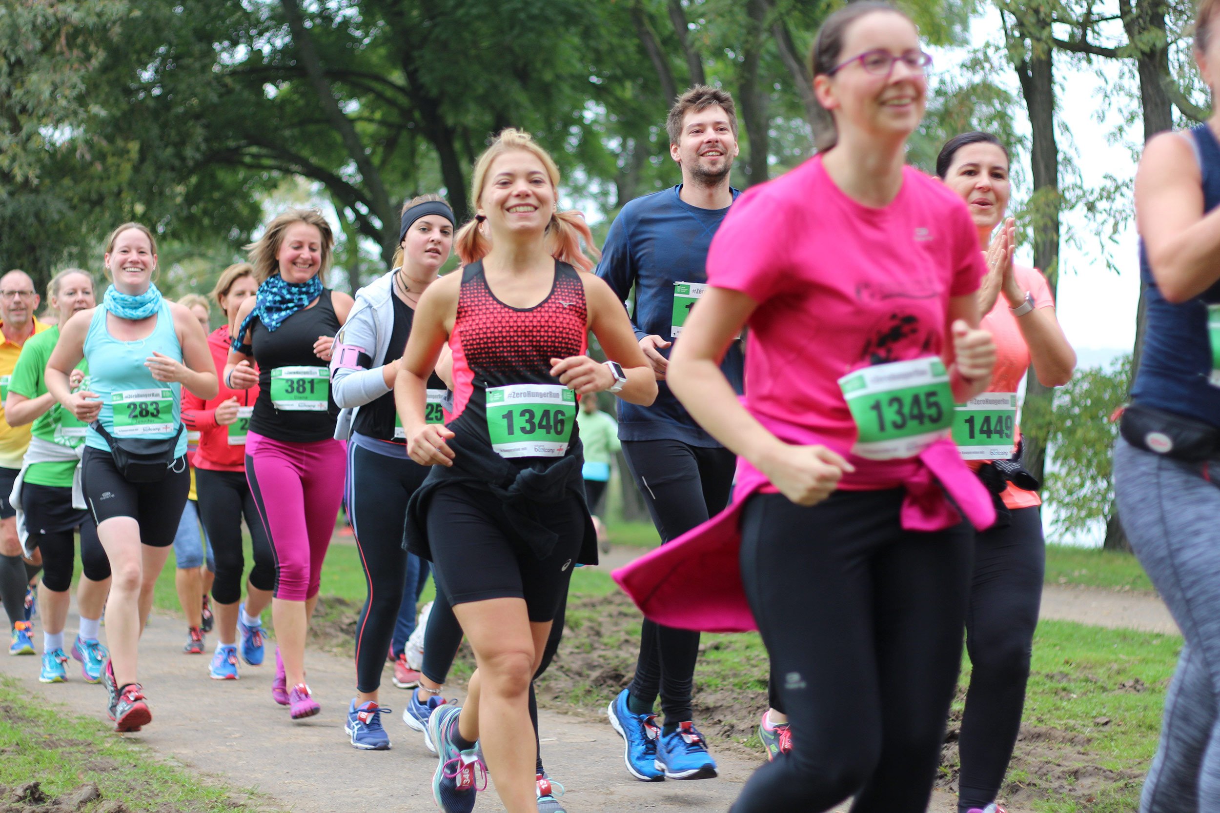 Mehrere laufende Personen beim ZeroHungerRun 2017 in Bonn