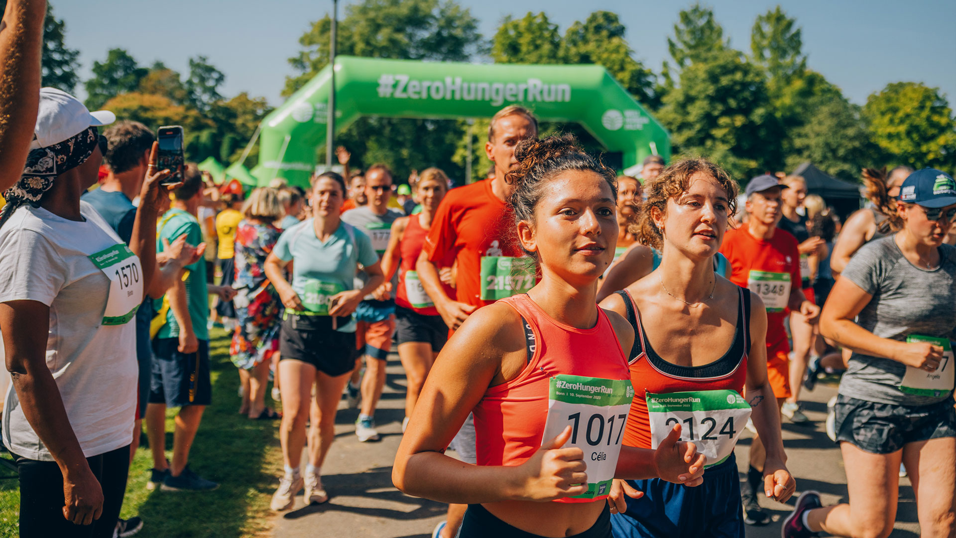 Zu sehen sind die Teilnehmenden des Zero Hunger Run auf der Strecke.