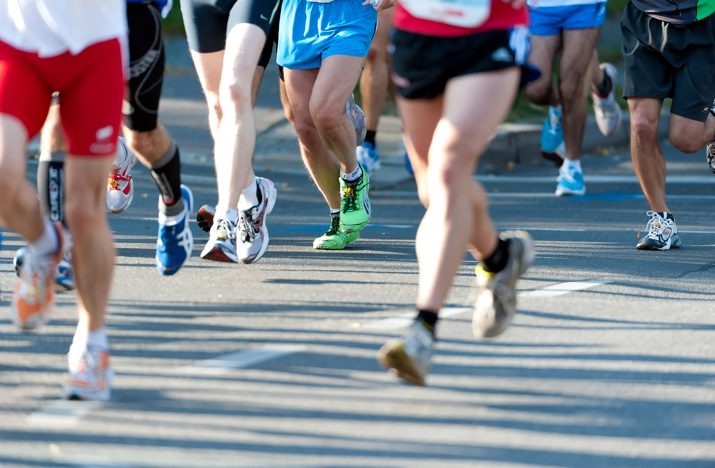 Anlassspende zur Sportaktion: Menschen in Sportkleidung bei einem Spendenlauf