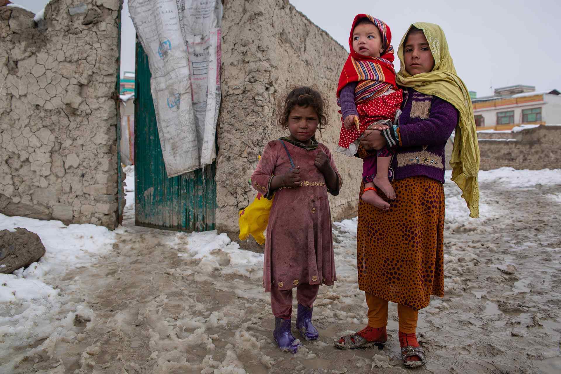 Vor allem Kinder leiden unter den desaströsen Lebensbedingungen in den Flüchtlingscamps. Es fehlt an essen, sauberem Trinkwasser und medizinischer Versorgung.