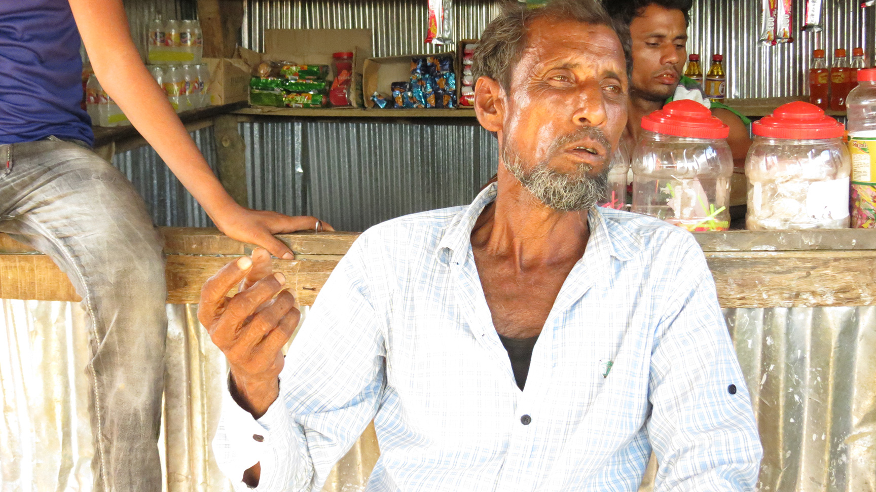 Der Majhi Azizul Haq ist für über 170 Familien im Gondum Camp verantwortlich. Der Majhi Azizul Haq ist für über 170 Familien im Gondum Camp verantwortlich.