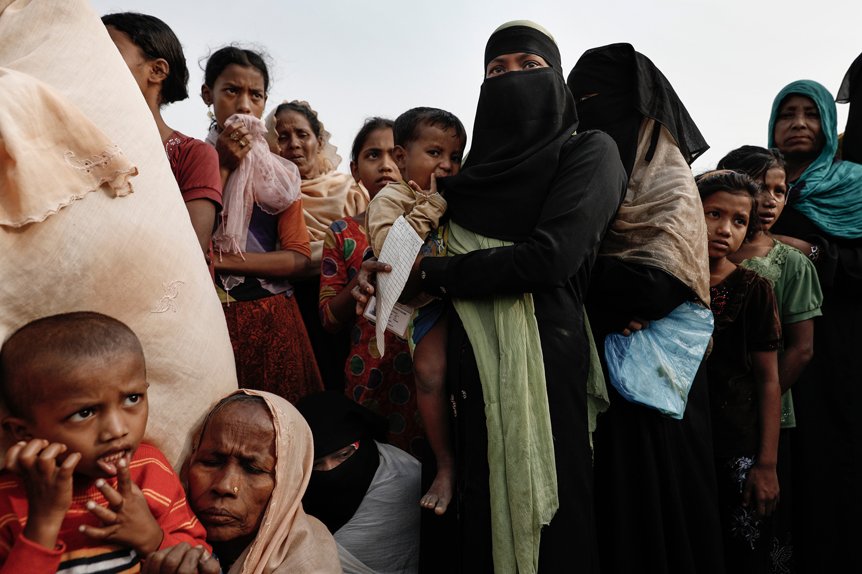 Geflüchtete Rohingya-Frauen mit ihren Kindern.