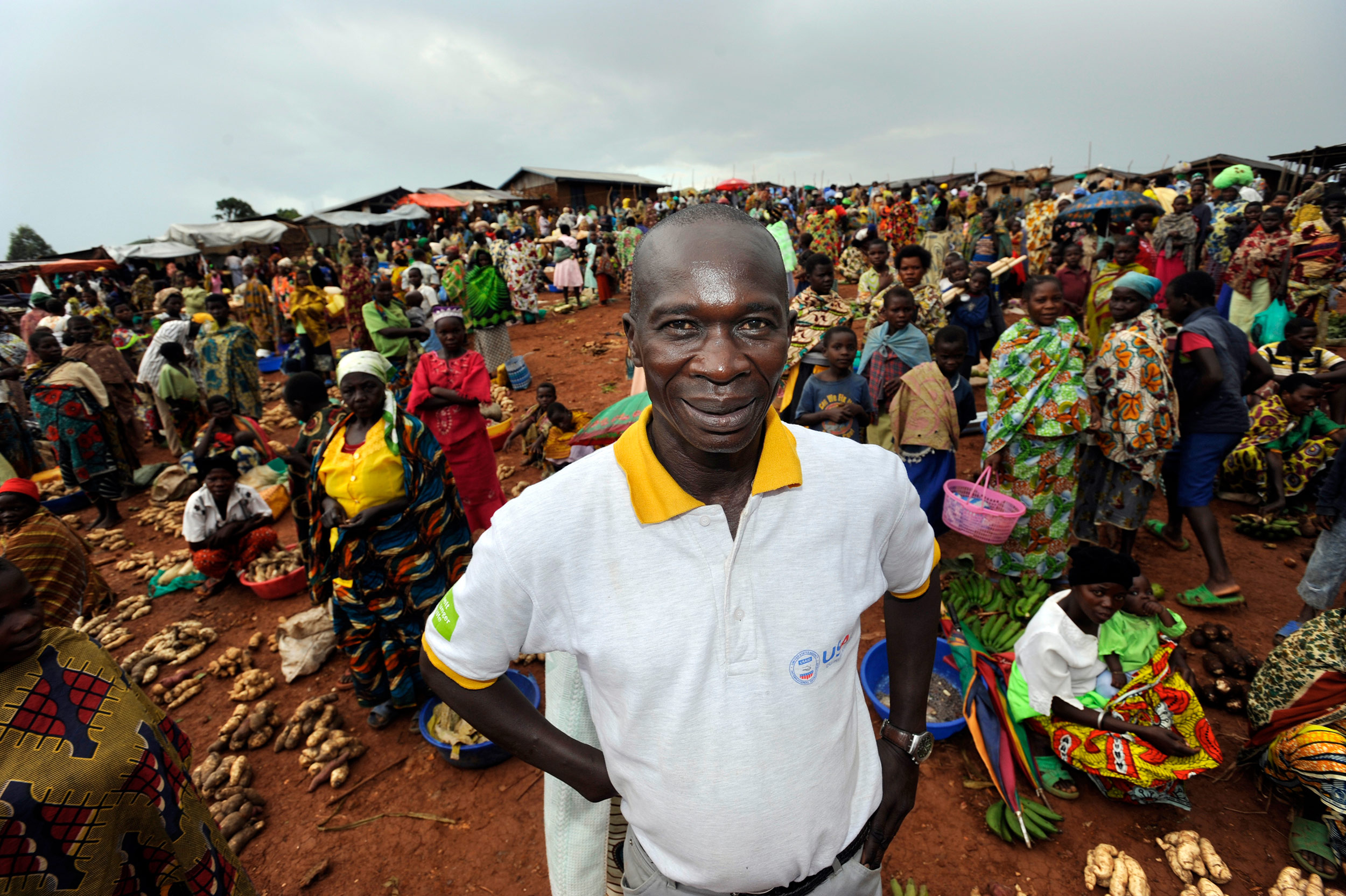 Sicherheitschef der Welthungerhilfe auf Markplatz in der DR. Kongo