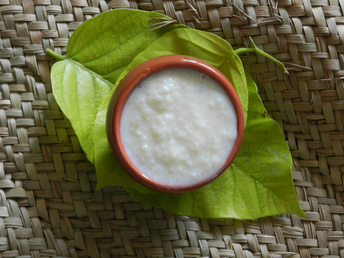 Ein Bild des indischen Gerichts Gondli Kheer.