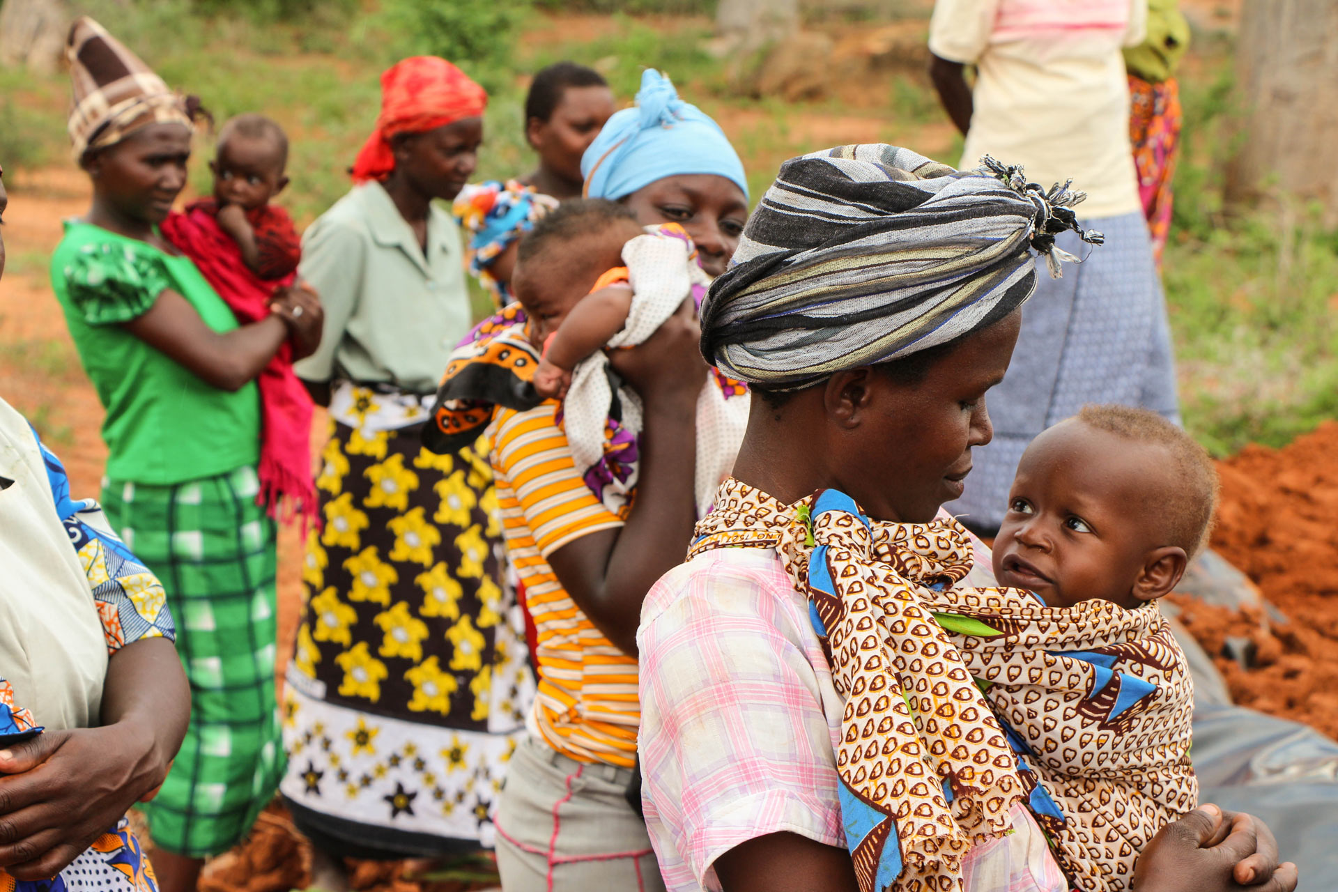 Frauen mit ihren Kindern.