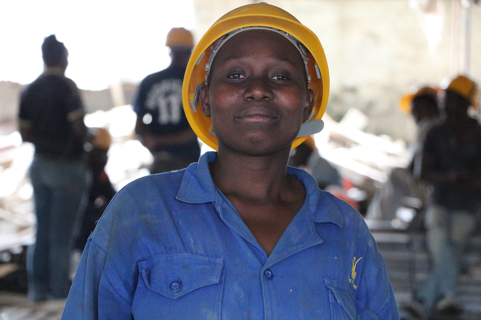 Portrait von Lilian Ondiso Haggai im Elektriker-Kurs