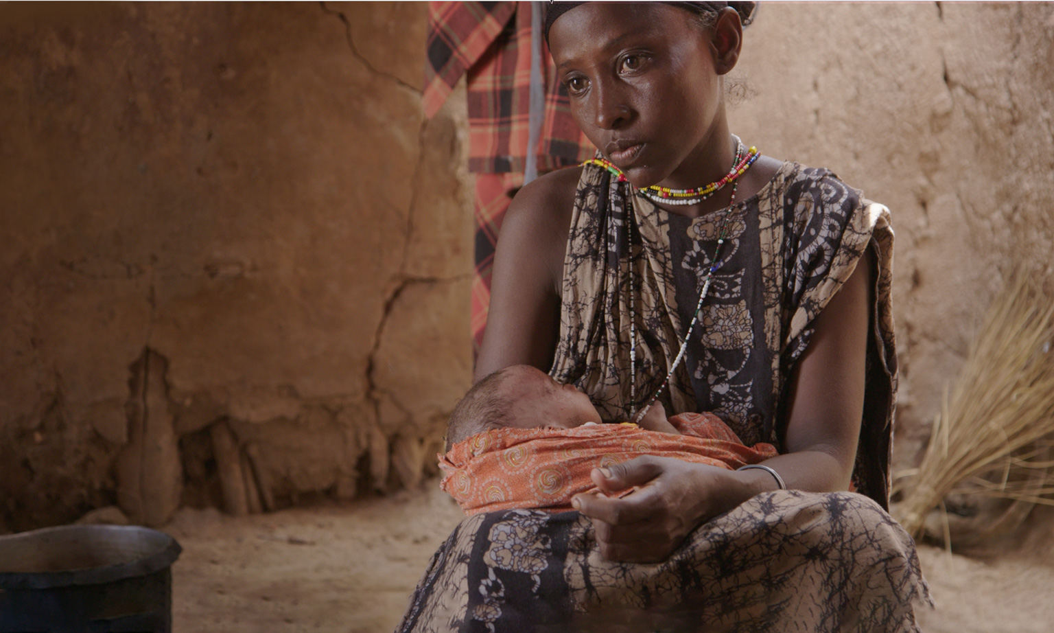 Die Mutter Daki Golacha mit Kind, Kenia 2021.