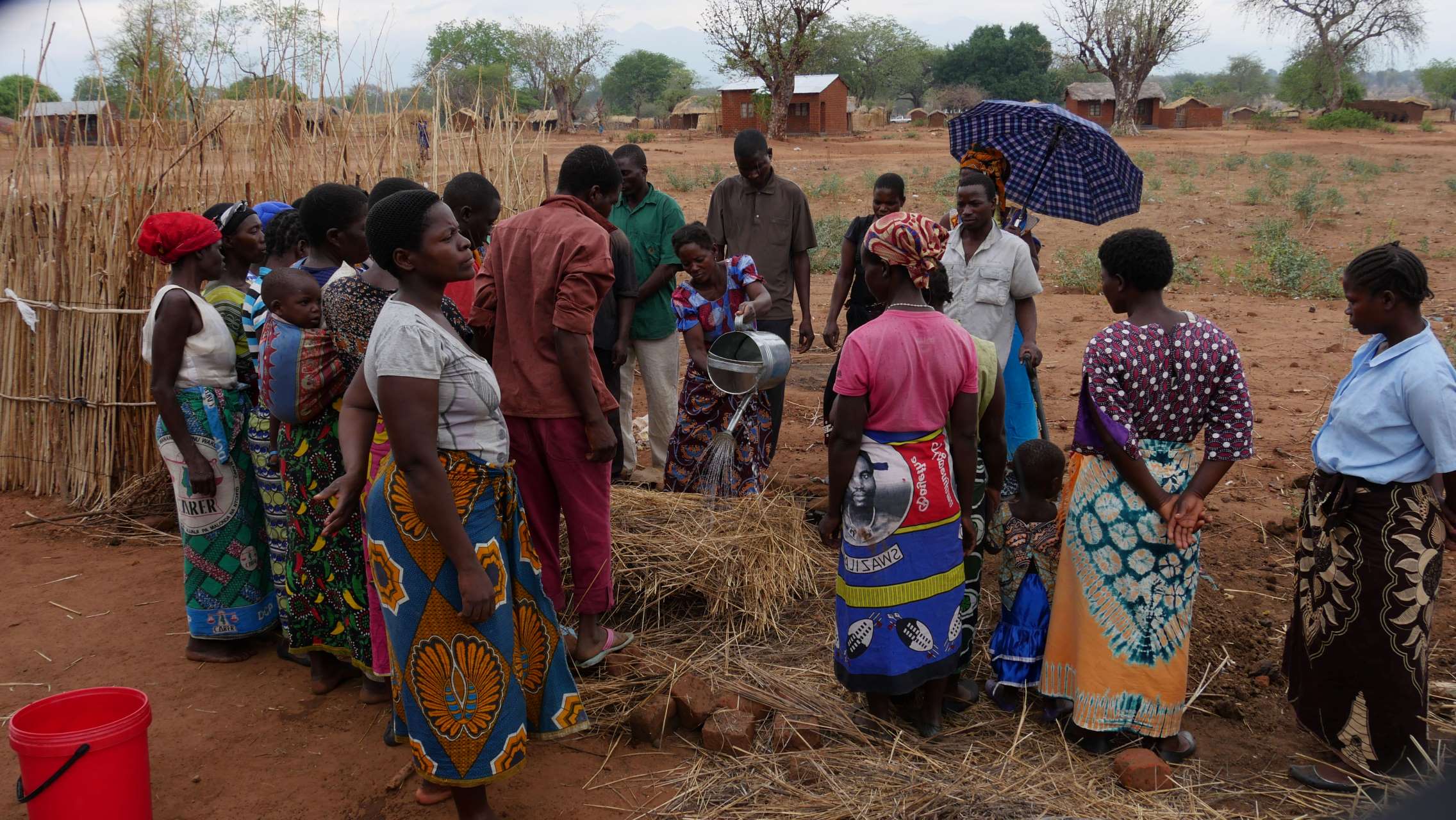 Bäuerinnen in Malawi bei einer Schulung im Freien