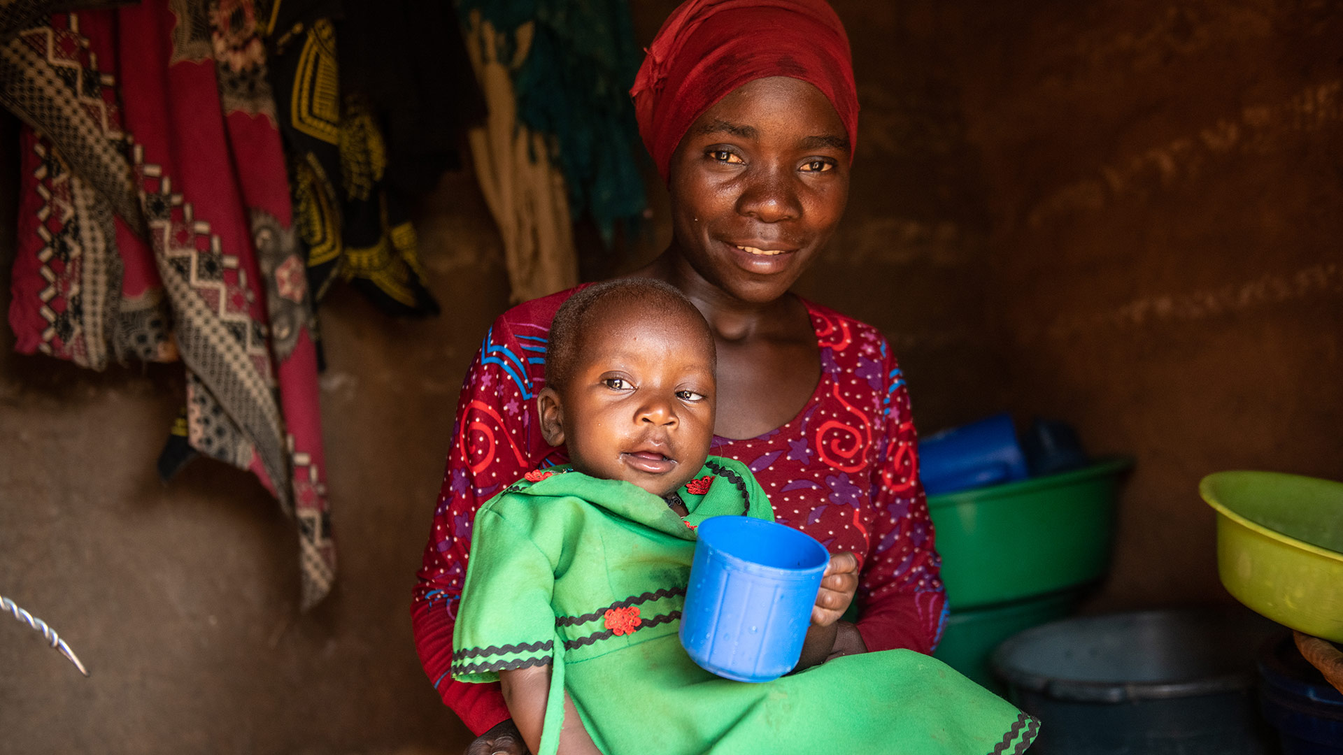 Spenden für Malawi. Jamila Liwanda mit ihrer Tochter Sumini.