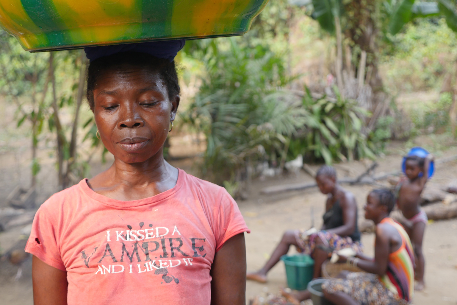 Frauen in Potine, Sierra Leone, beim gemeinschaftlichen Kochen