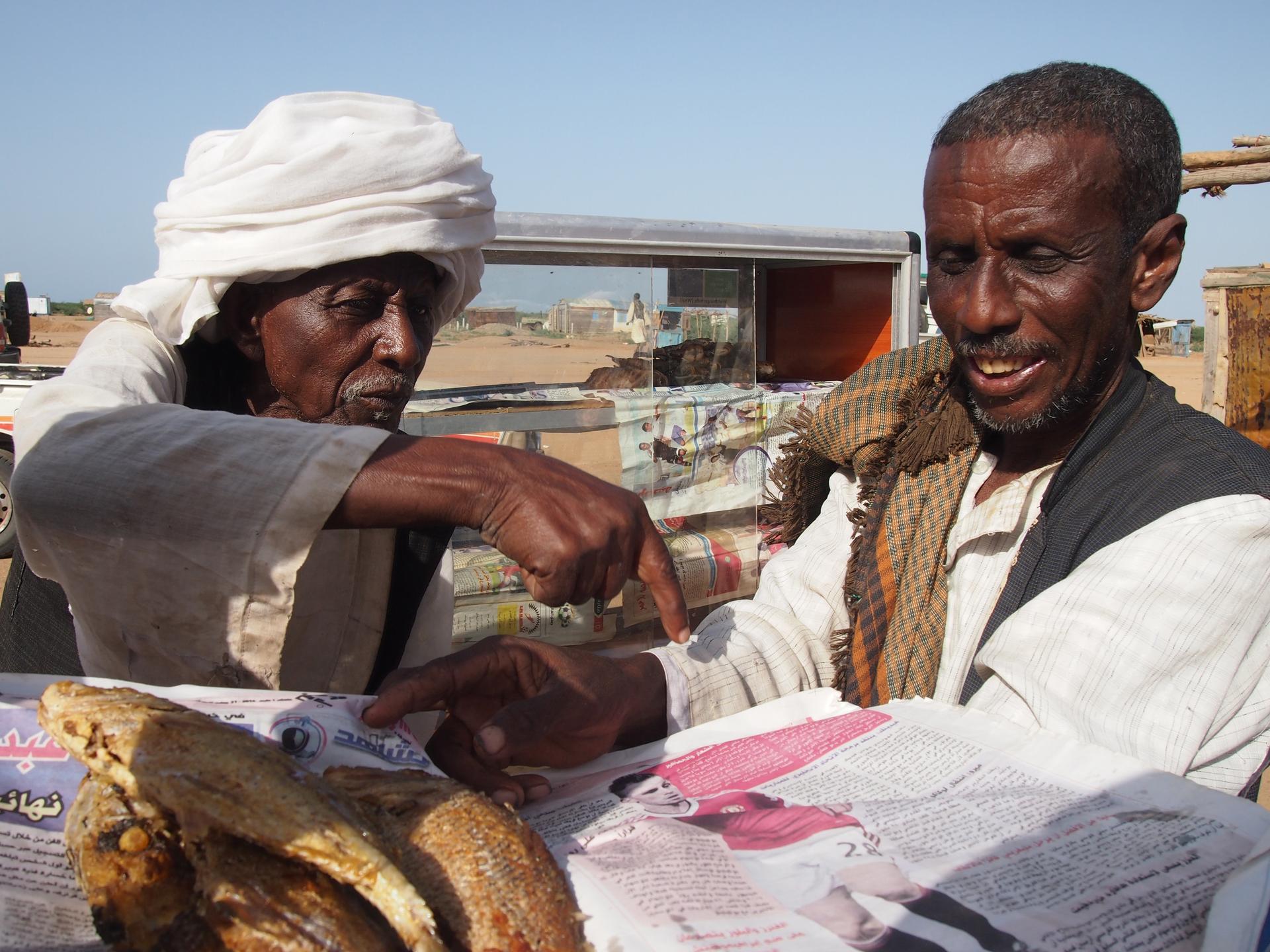 Viehhalter aus dem Sudan versuchen zu fischen, um der Dürre zu trotzen.