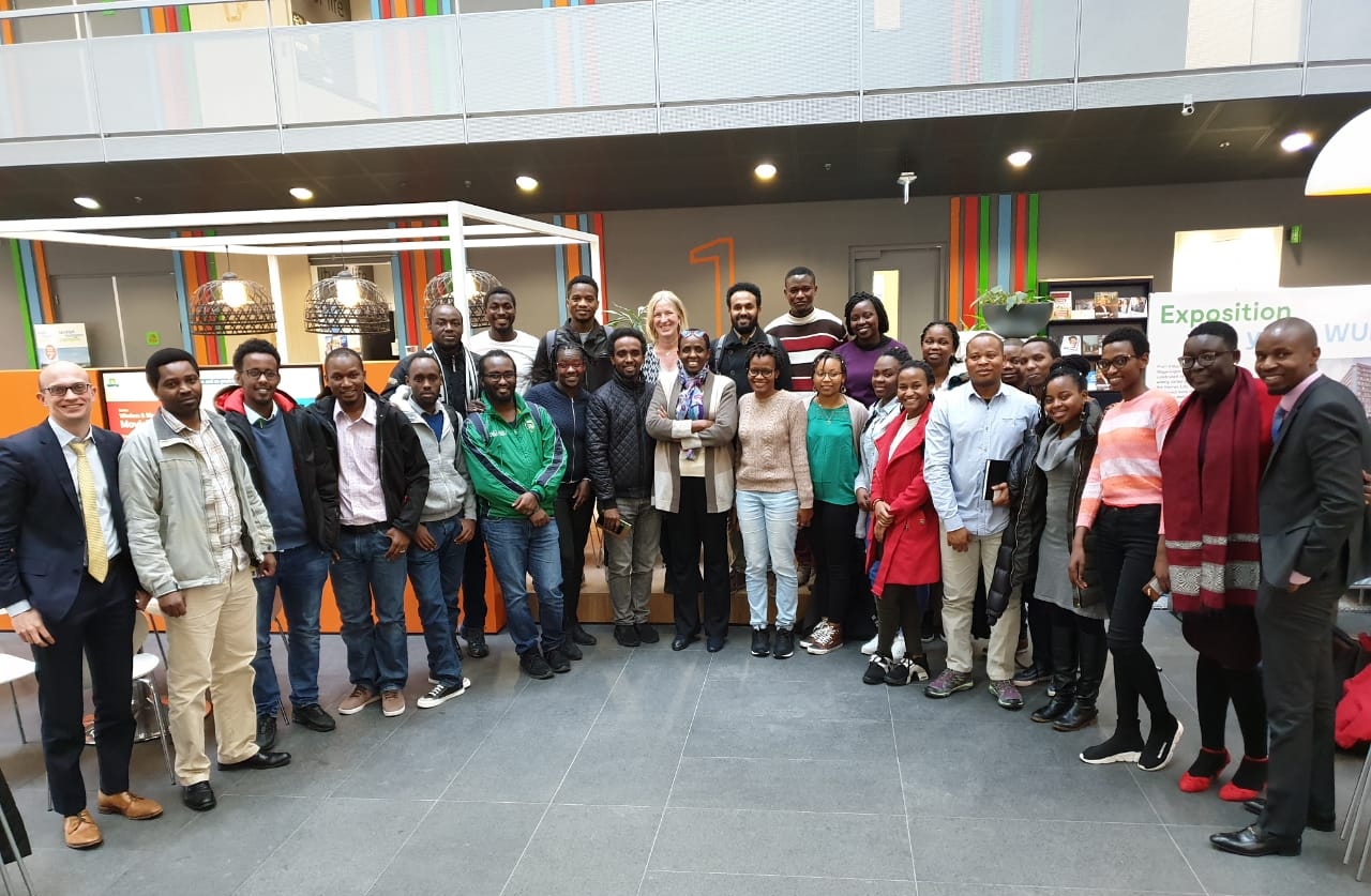 UCAS_Seminar_Youth_agriculture.jpg Seminar von afrikanischen Studierenden an der Universität Wageningen zum Thema Jugendliche und Landwirtschaft – Gruppenbild von Teilnehmer*innen.