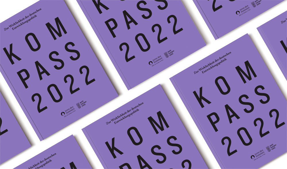 Violette Titelseiten des Kompass 2022